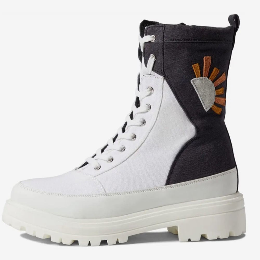 NWOT Free People Feels Good To Be Lost Lug Sole Boots
